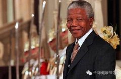 看着她们年轻容颜、高耸